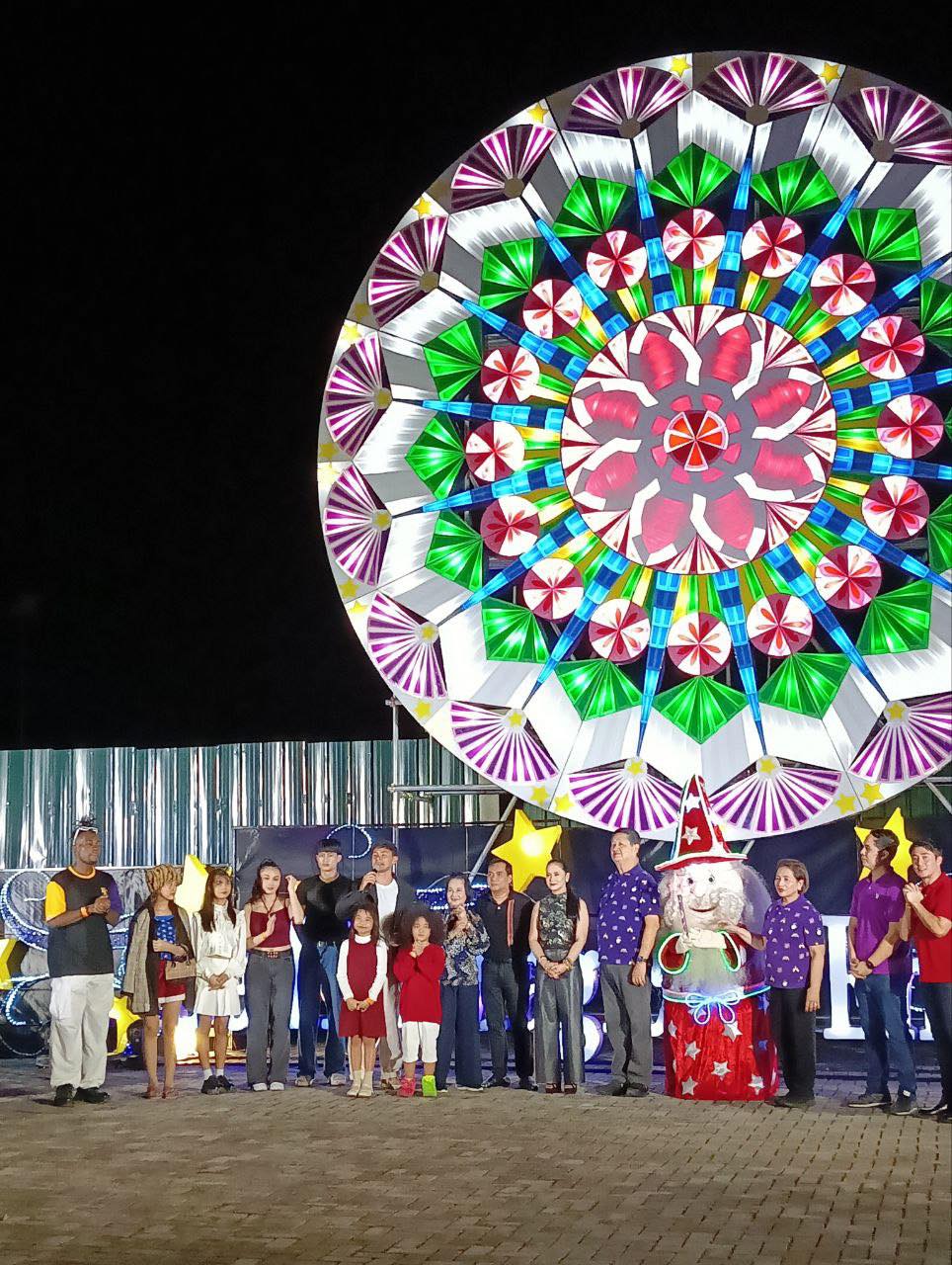 Sta.Rosa City Mayor lauded EK as they lights up country’s biggest parol
