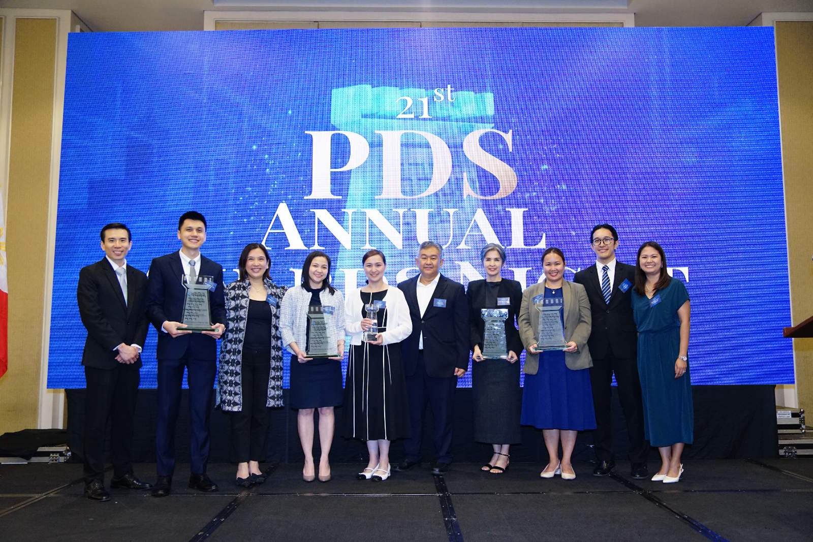 Metropolitan Bank & Trust Company wins top honors for 11th straight year at Philippine dealing system awards